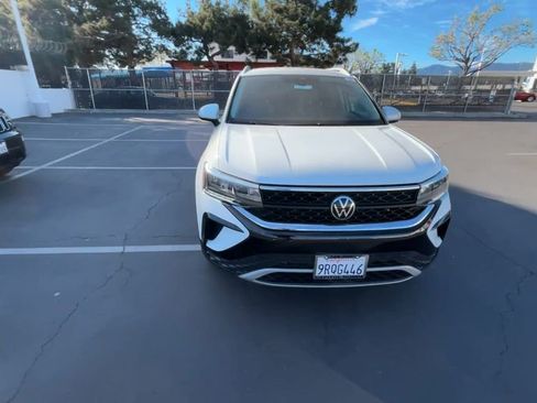 Used 2023 Volkswagen Taos SE image 3