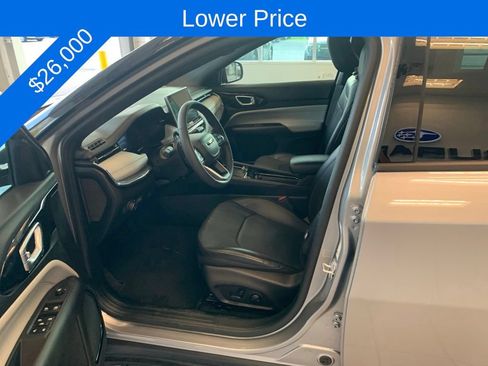 Used 2023 Jeep Compass Limited AWD/4WD image 3