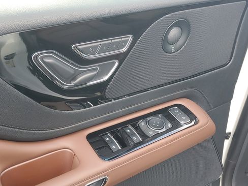 New 2026 Lincoln Aviator Reserve image 9