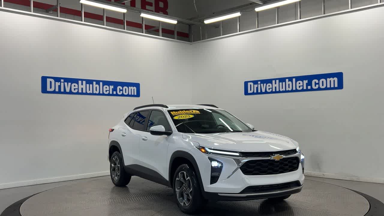 Used 2025 Chevrolet Trax LT w/ Driver Confidence Package FWD image 4