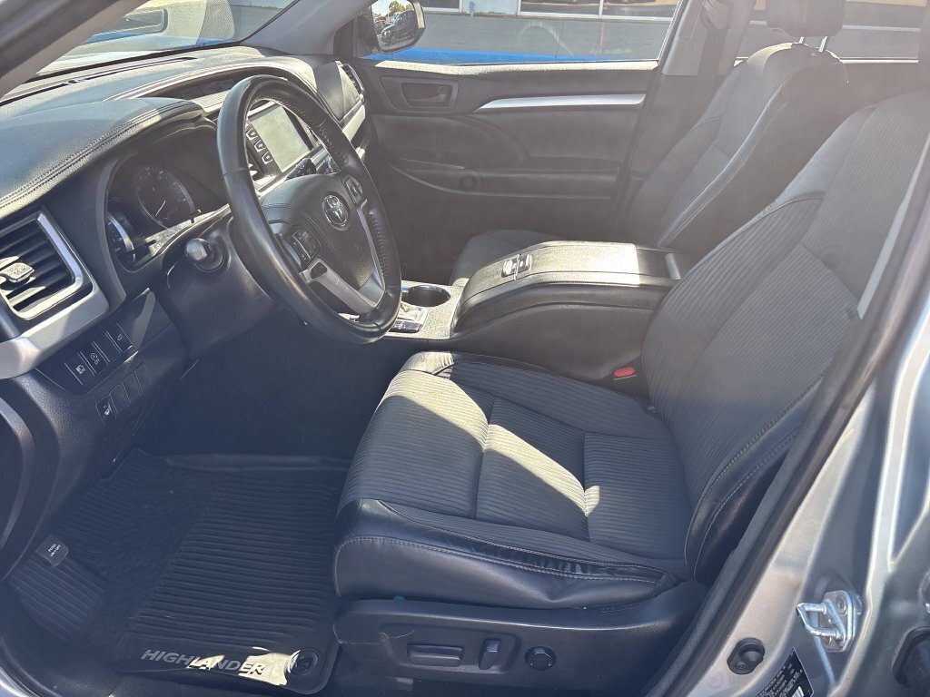 Used 2018 Toyota Highlander Plus AWD/4WD image 9