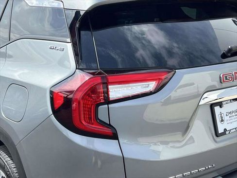 Used 2023 GMC Terrain SLE w/ Driver Convenience Package image 10