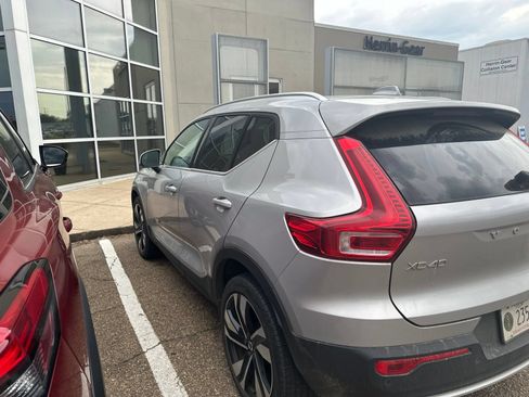 Used 2025 Volvo XC40 B5 Plus AWD/4WD image 9