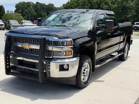 Used 2019 Chevrolet Silverado 2500 LT AWD/4WD image 3