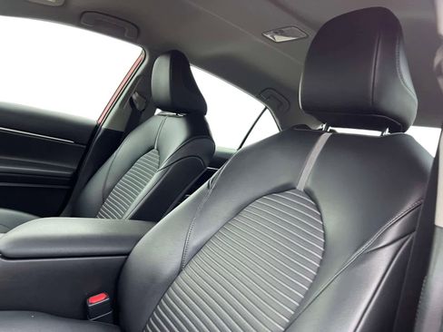 Used 2021 Toyota Camry SE image 12