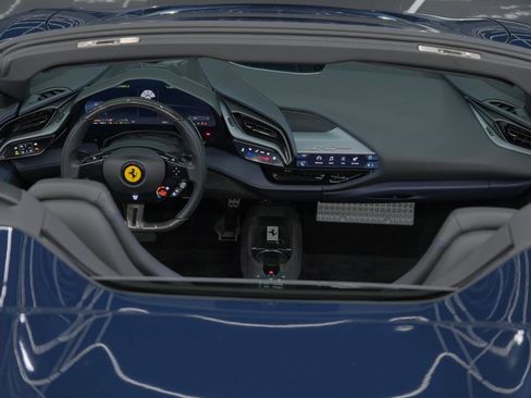 Used 2023 Ferrari SF90 Spider image 39