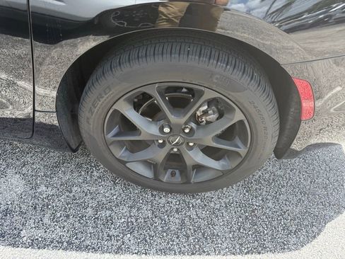 Used 2024 Chrysler Pacifica Limited w/ Uconnect Theater Family Group image 11