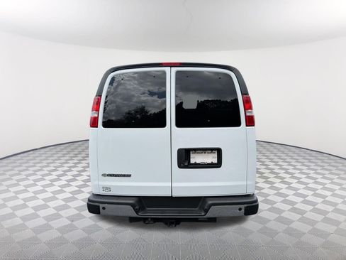 Used 2022 Chevrolet Express 2500 LT RWD image 6