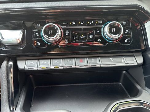 Used 2024 GMC Sierra 1500 AT4 w/ Technology Package image 10