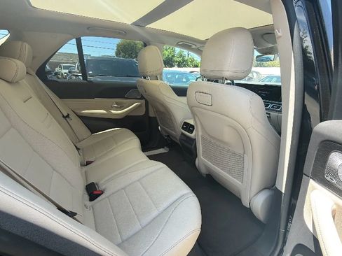 Used 2020 Mercedes-Benz GLE 350 4MATIC w/ Premium Package image 11