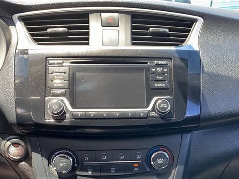 Used 2016 Nissan Sentra SV FWD image 11