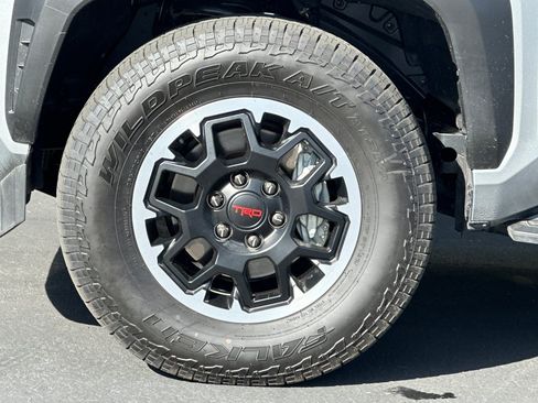 Used 2025 Toyota 4Runner TRD Off-Road image 25