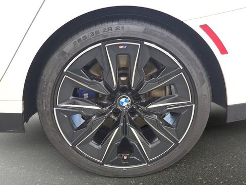 Used 2024 BMW 740i image 28