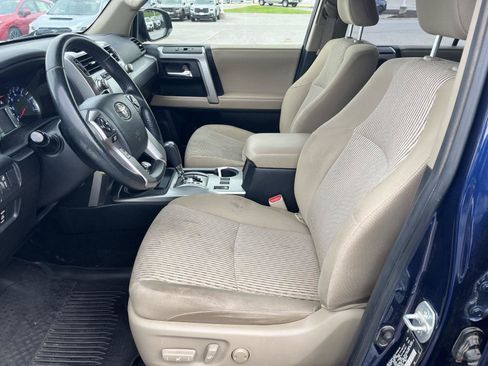Used 2017 Toyota 4Runner SR5 AWD/4WD image 11