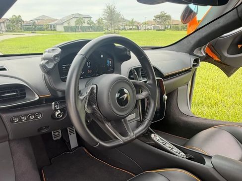 Used 2023 McLaren Artura Coupe 2D image 3