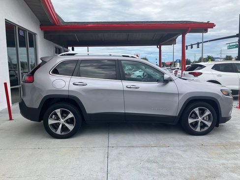 Used 2019 Jeep Cherokee Limited FWD image 6