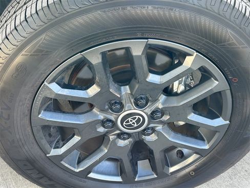 Used 2024 Toyota Sequoia Platinum image 9