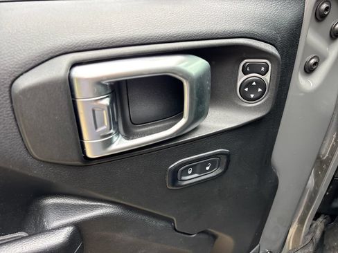 Used 2018 Jeep Wrangler Unlimited Sport S AWD/4WD image 16