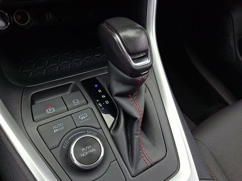 Used 2023 Toyota RAV4 SE w/ Weather & Moonroof Package image 15