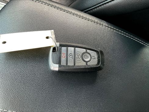 Used 2021 Ford Edge Titanium AWD/4WD image 35