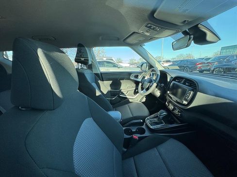 Certified 2022 Kia Soul LX w/ Technology Package image 3