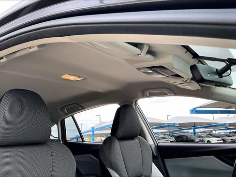Used 2018 Subaru Crosstrek 2.0i image 13
