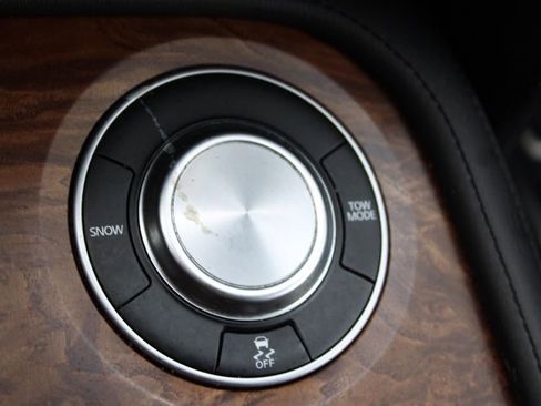 Used 2023 Nissan Armada SL image 47