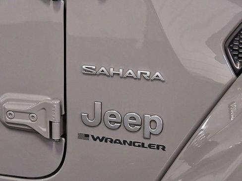 Used 2023 Jeep Wrangler Sahara image 10