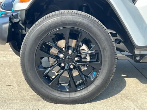 Used 2023 Jeep Wrangler Sahara image 27