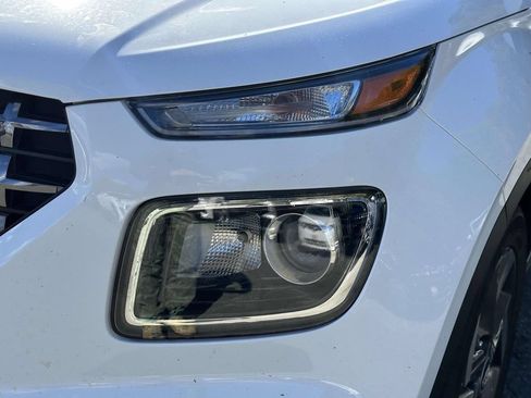 Certified 2025 Hyundai Venue SEL FWD image 9