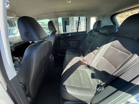Used 2017 Volkswagen Tiguan S image 11