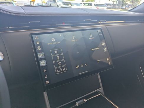 Used 2024 Land Rover Range Rover SV AWD/4WD image 11