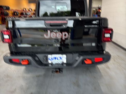 Used 2022 Jeep Gladiator Mojave w/ LED Lighting Group AWD/4WD image 4