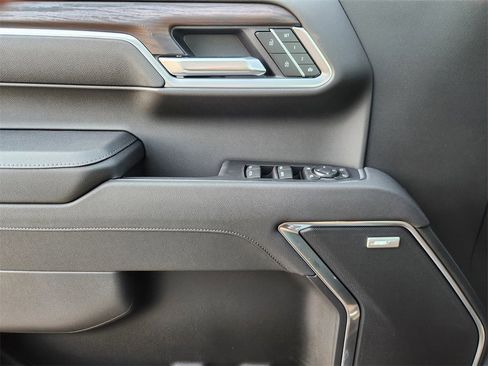 New 2026 GMC Sierra 1500 SLT image 16