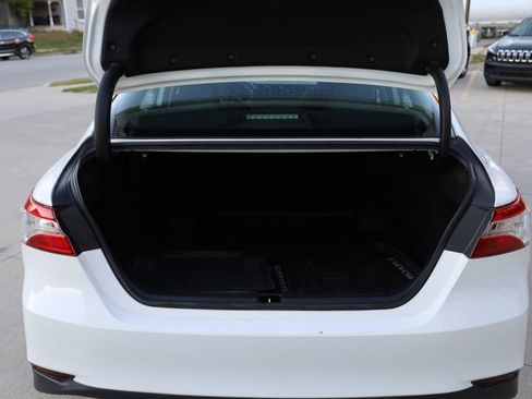 Used 2020 Toyota Camry LE image 27