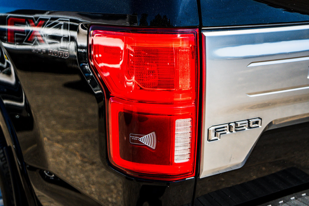 Used 2018 Ford F150 Platinum w/ Technology Package AWD/4WD image 16