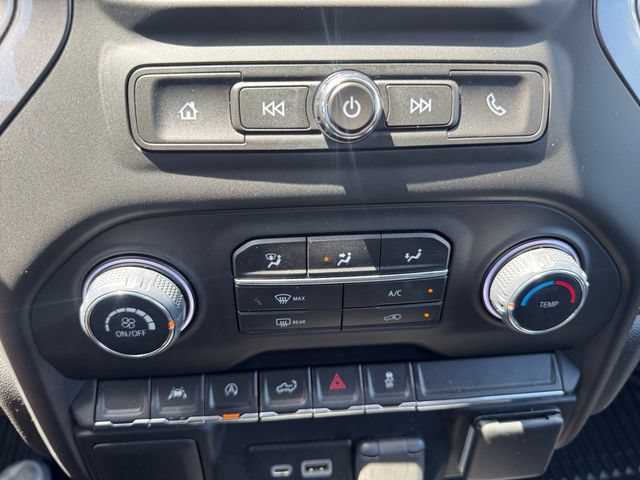 Used 2023 Chevrolet Silverado 1500 Custom AWD/4WD image 17