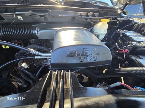 Used 2016 RAM 1500 Express RWD image 34