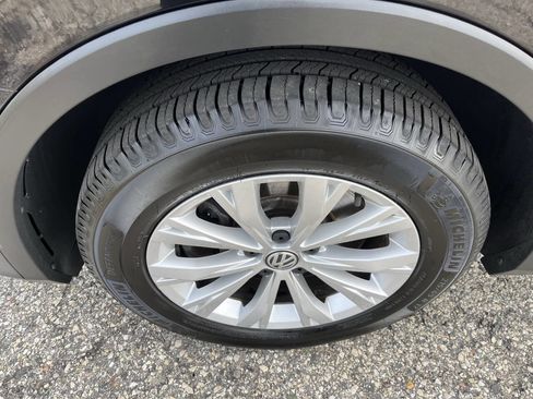 Used 2018 Volkswagen Tiguan SE image 9