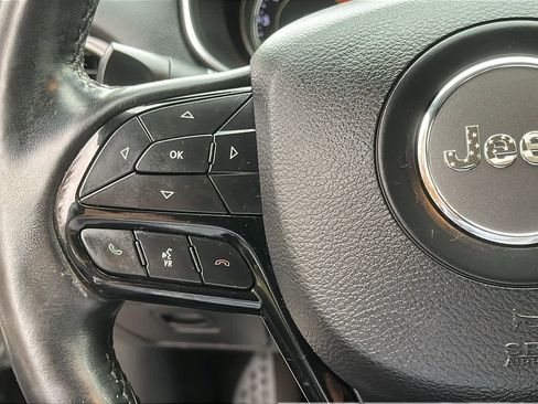 Used 2019 Jeep Cherokee Altitude image 12