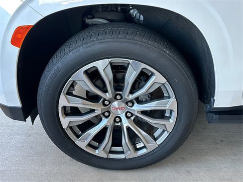 Used 2021 GMC Yukon XL Denali w/ Denali Premium Package image 11