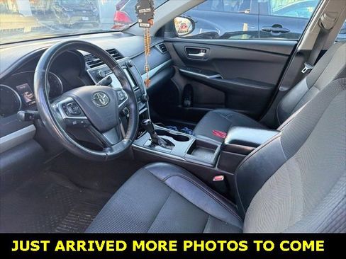 Used 2017 Toyota Camry SE image 2