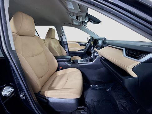 Used 2022 Toyota RAV4 LE image 37