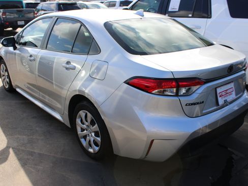 Used 2025 Toyota Corolla LE FWD image 7