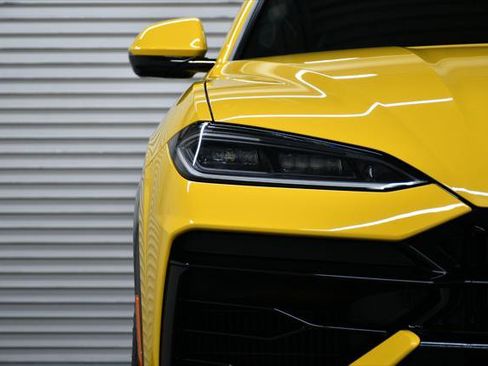 Used 2025 Lamborghini Urus SE AWD/4WD image 30