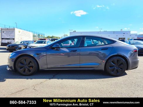 Used 2022 Tesla Model S image 2