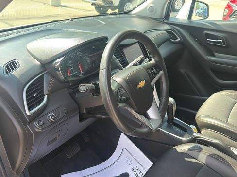 Used 2021 Chevrolet Trax LT w/ LT Convenience Package FWD image 15