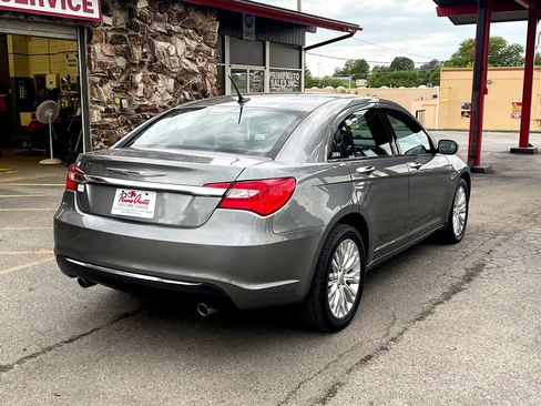 Used 2011 Chrysler 200 Limited FWD image 7