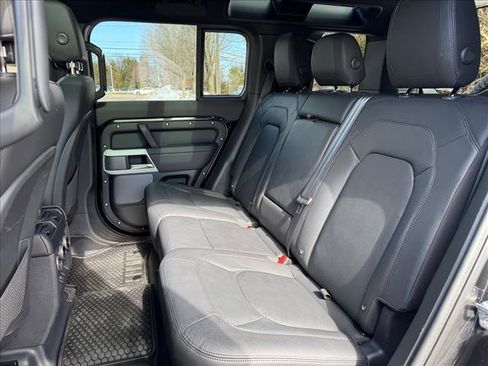 Used 2024 Land Rover Defender 110 S image 22