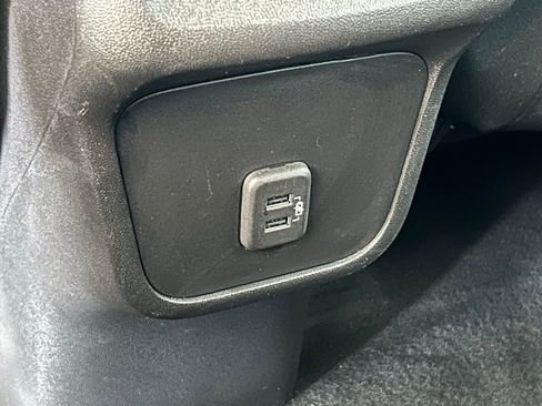 Used 2022 Chevrolet Equinox LS image 34